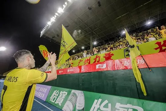卡洛斯9场7球5助攻领跑广州豹,减重12斤冲击中甲射手榜前二 卡洛斯9场7球5助攻领跑广州豹,减重12斤冲击中甲射手榜前二