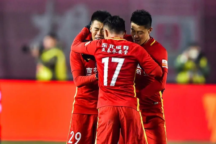 13轮追平历史最差开局,谭龙:站得住,亚泰旗就不会倒 13轮追平历史最差开局,谭龙:站得住,亚泰旗就不会倒