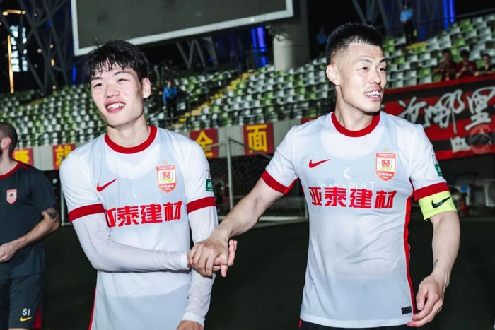 13轮追平历史最差开局,谭龙:站得住,亚泰旗就不会倒 13轮追平历史最差开局,谭龙:站得住,亚泰旗就不会倒