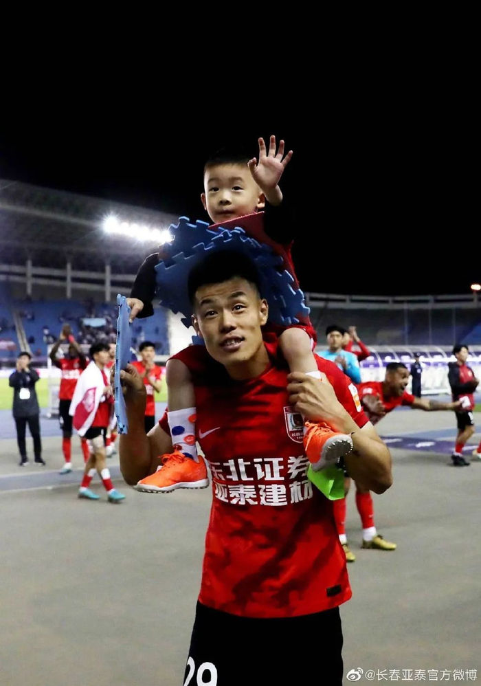 13轮追平历史最差开局,谭龙:站得住,亚泰旗就不会倒 13轮追平历史最差开局,谭龙:站得住,亚泰旗就不会倒