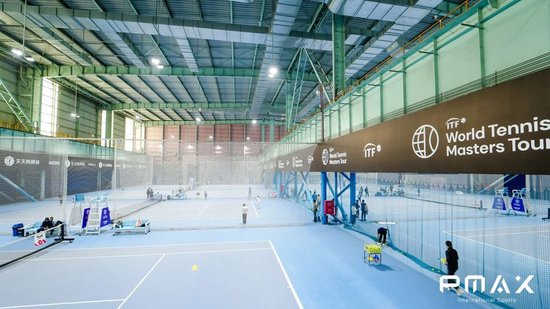 斯卢茨基ITF网球大师赛首轮出局 申花球迷场边高喊：申花是冠军