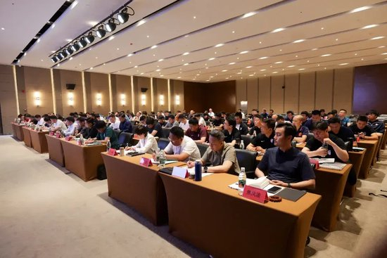 中足联财务监管新政方向：指定银行直管球员工资账户