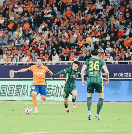 瓦科7球成泰山队内射手王 防守短板仍拖累三叉戟上限