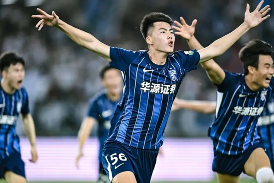从1-4到4-4 武汉三镇补时13分钟三球逼平国安 从1-4到4-4 武汉三镇补时13分钟三球逼平国安