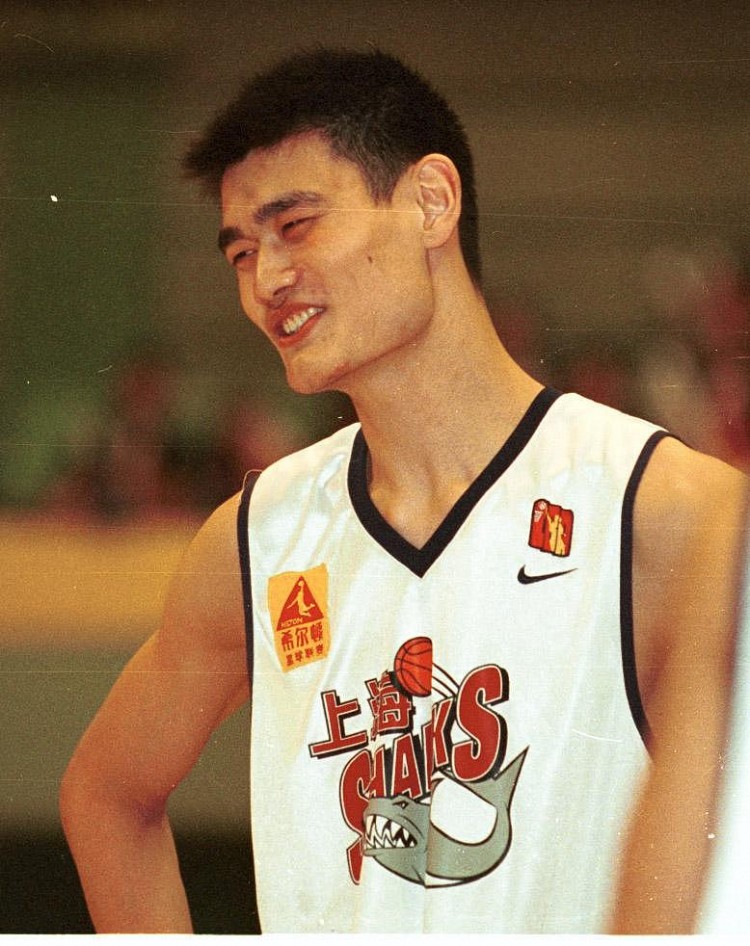 上海88-83擒北京,23年后重夺CBA常规赛冠军 上海88-83擒北京,23年后重夺CBA常规赛冠军