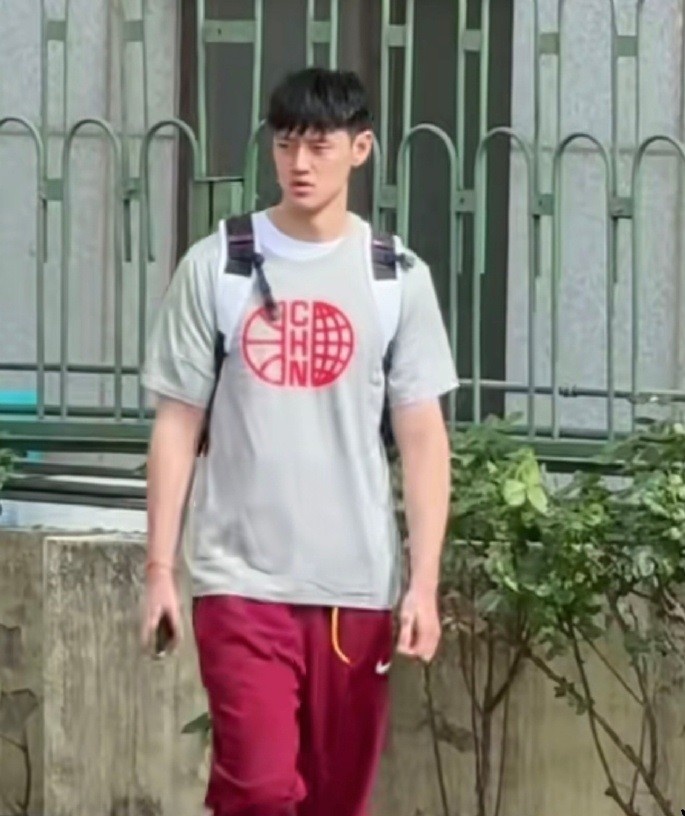 杨瀚森+曾凡博+贺希宁驰援国家队 世预赛两场赛程敲定 杨瀚森+曾凡博+贺希宁驰援国家队 世预赛两场赛程敲定