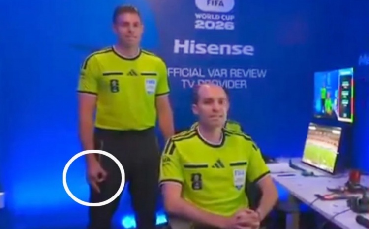 FIFA调查VAR裁判疑似种族手势:德国7-1库拉索现争议画面 FIFA调查VAR裁判疑似种族手势:德国7-1库拉索现争议画面
